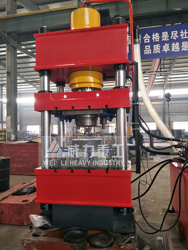 315吨氧气瓶封头成型液压机搭配中国红的颜色